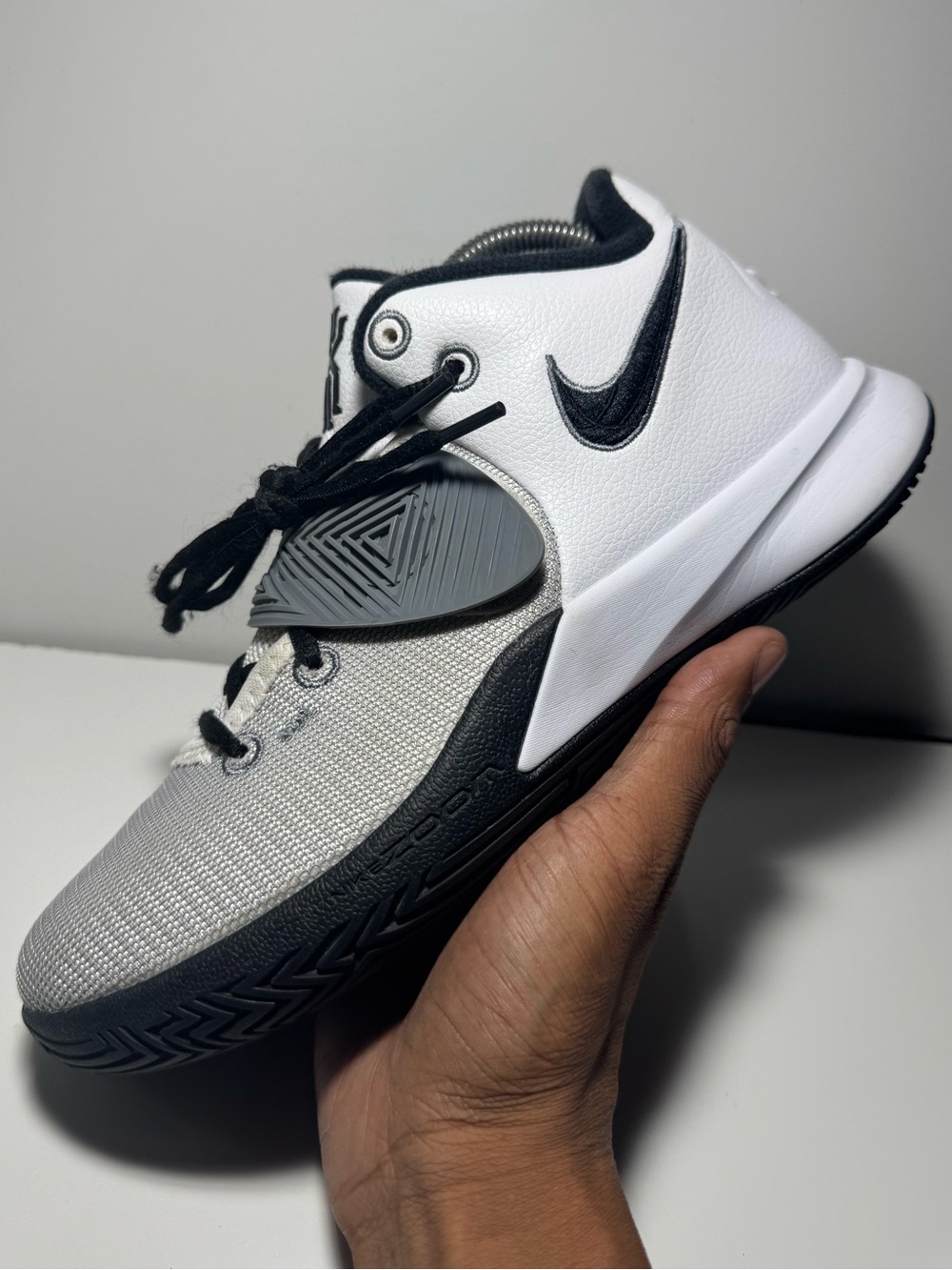 Nike Kyrie Flytrap 3 “White Cool Grey” Men’s Size 7.5